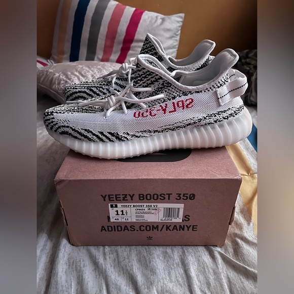 Yeezy 350 zebra - Picture 2 of 7